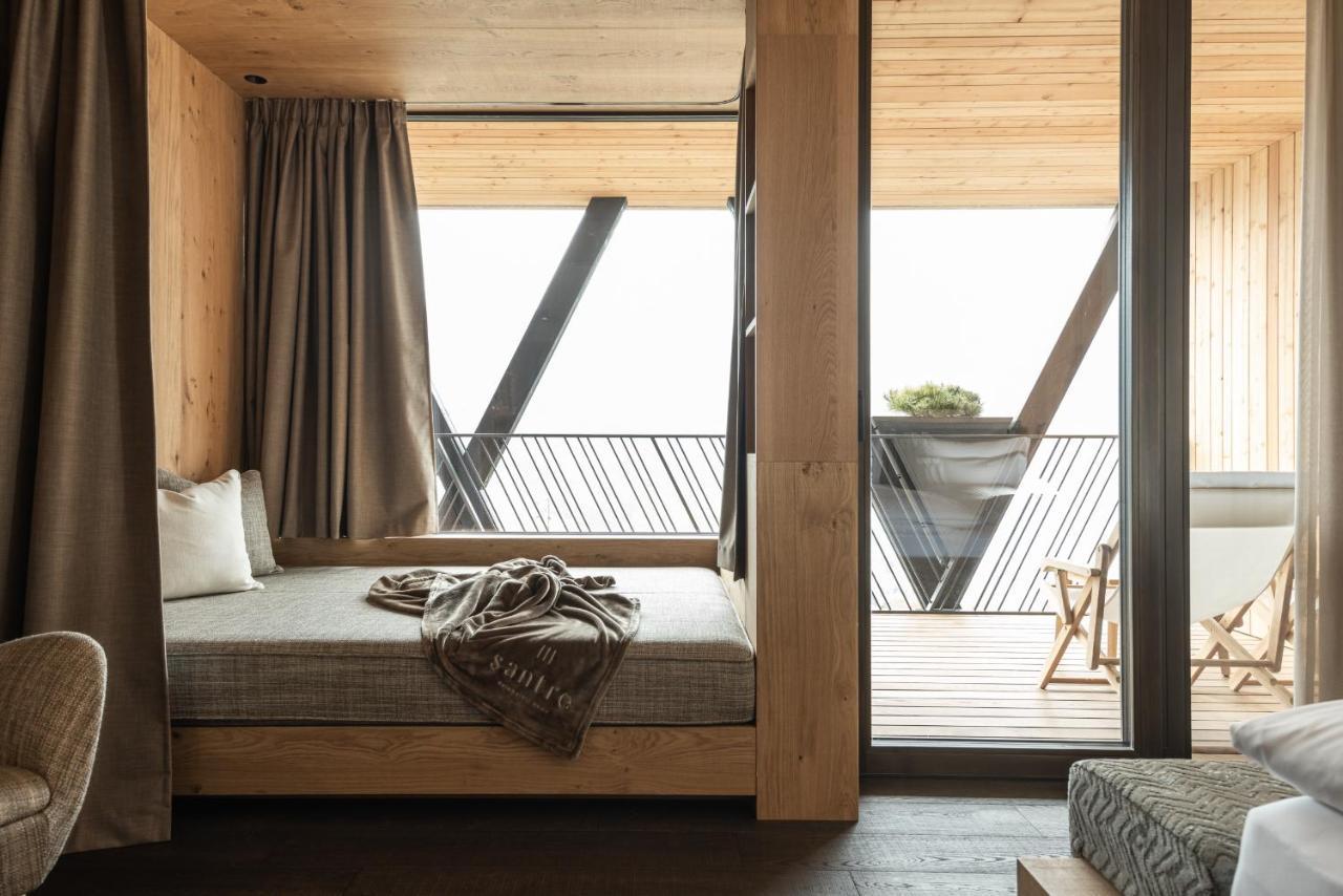 Santre Dolomythic Home ブレッサノーネ エクステリア 写真 The interior of a room at the 7132 Summit