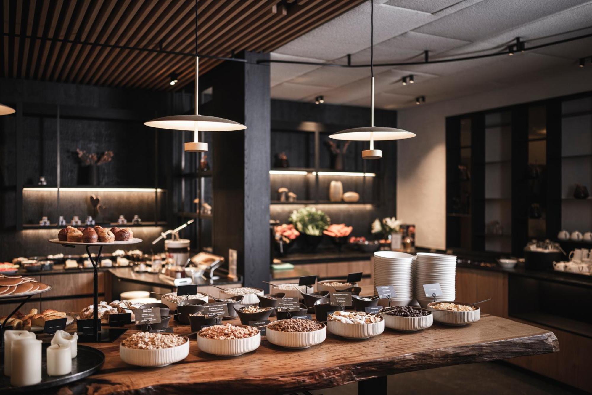 Santre Dolomythic Home ブレッサノーネ エクステリア 写真 The buffet at the restaurant